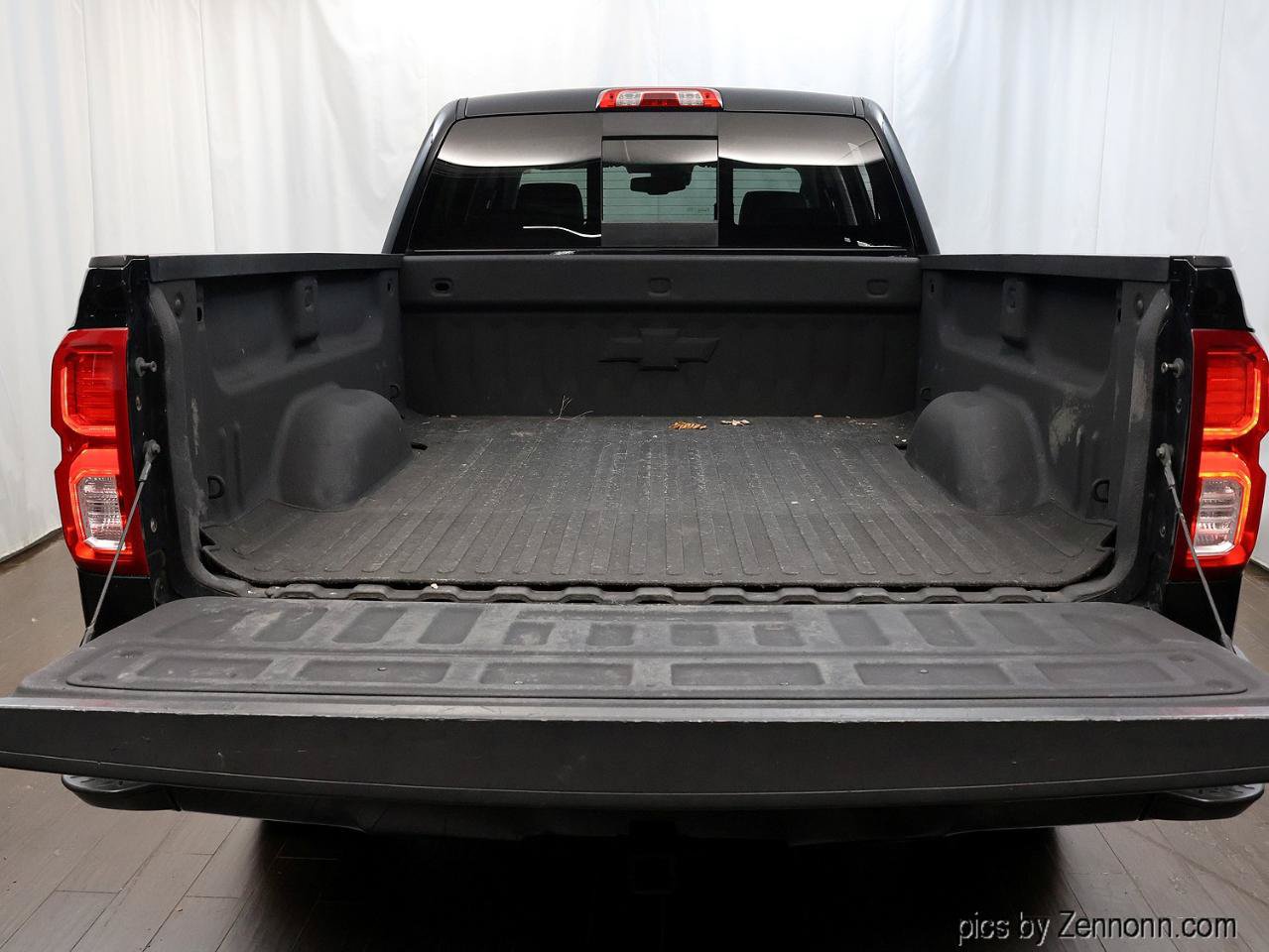Used 2017 Chevrolet Silverado 1500 LTZ Z71 w/ LTZ Plus Package AWD/4WD image 6