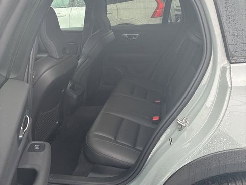 Used 2025 Volvo V60 B5 Cross Country Plus image 15