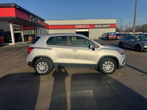 Used 2017 Chevrolet Trax LS image 2
