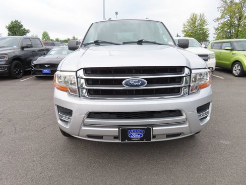 Used 2017 Ford Expedition XLT w/ Equipment Group 201A RWD image 2