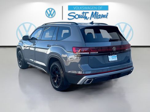 Certified 2025 Volkswagen Atlas Peak Edition SE image 5