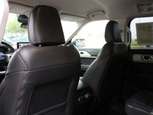 Used 2025 Ford Explorer Active w/ Active Comfort Package AWD/4WD image 16