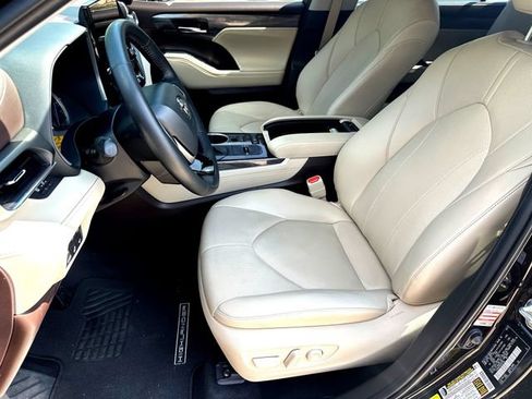 Used 2022 Toyota Highlander Limited AWD/4WD image 9