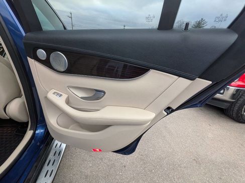 Used 2020 Mercedes-Benz GLC 350e GLC 350e 4MATIC AWD 4dr SUV image 25