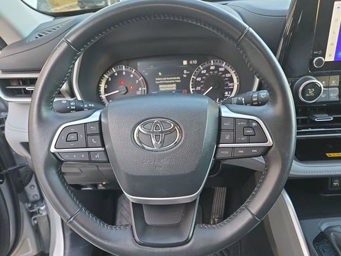 Certified 2024 Toyota Highlander XLE image 26