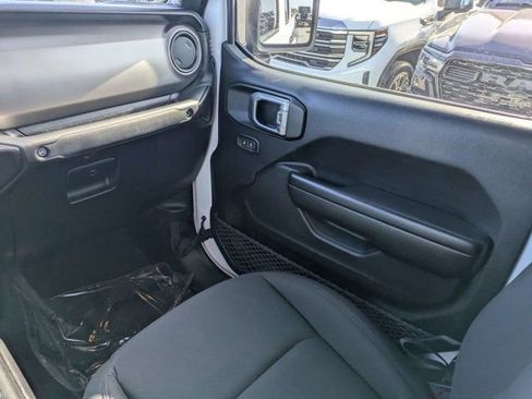 Used 2021 Jeep Gladiator Sport image 17