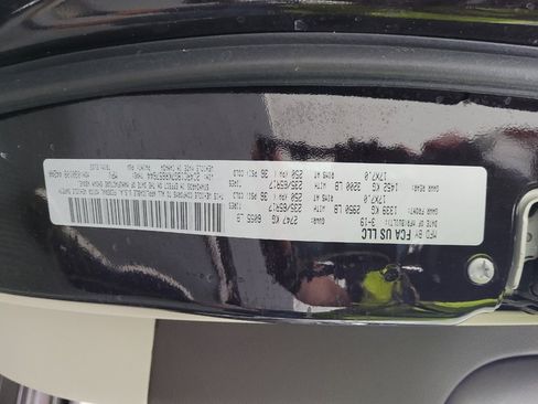 Used 2019 Chrysler Pacifica Touring-L FWD image 33