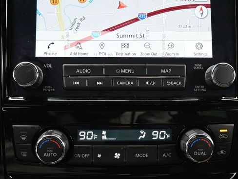 Used 2020 Nissan Titan Platinum Reserve image 27