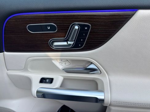 New 2026 Mercedes-Benz GLB 250 4MATIC image 14