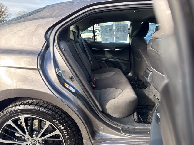 Used 2019 Toyota Camry LE FWD image 10