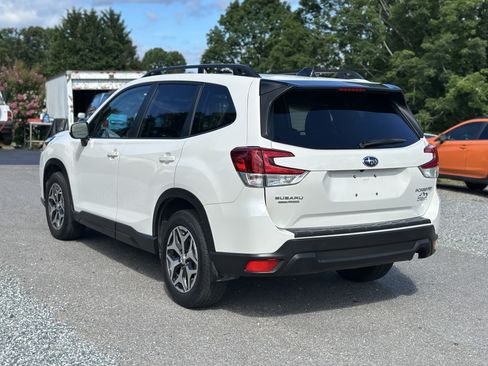 Used 2024 Subaru Forester Premium AWD/4WD image 5