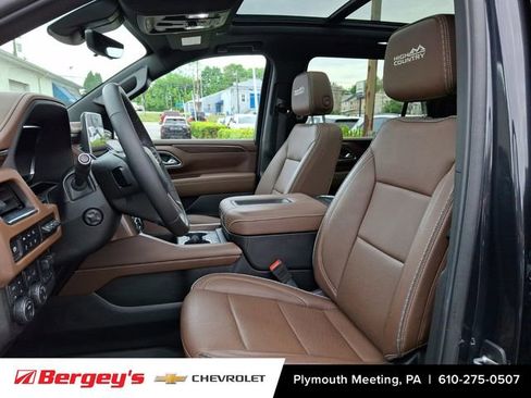 Certified 2024 Chevrolet Suburban High Country AWD/4WD image 17