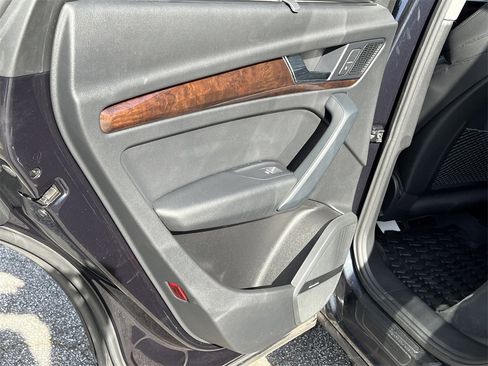 Used 2018 Audi Q5 2.0T Premium Plus w/ Premium Plus Package image 18