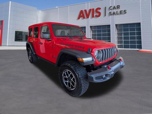 Used 2025 Jeep Wrangler Unlimited Rubicon w/ Convenience Group image 3