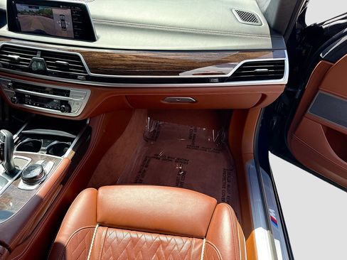 Used 2022 BMW 750i xDrive w/ Executive Package AWD/4WD image 18