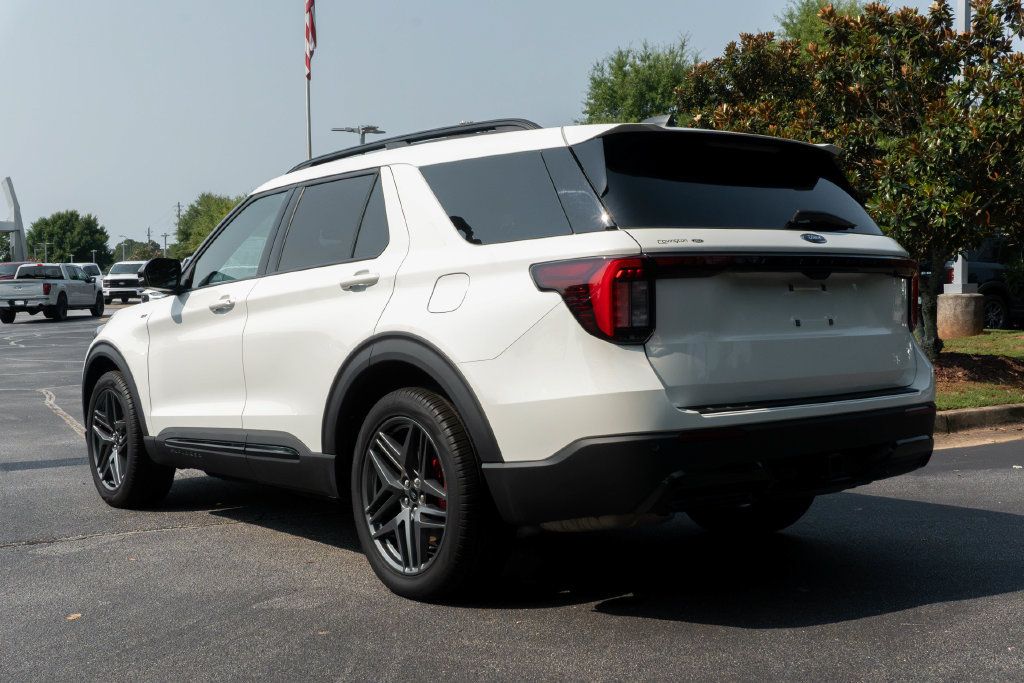 Used 2025 Ford Explorer ST-Line w/ Premium Package RWD image 7