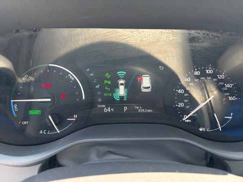 Used 2025 Toyota Sienna XLE FWD image 13