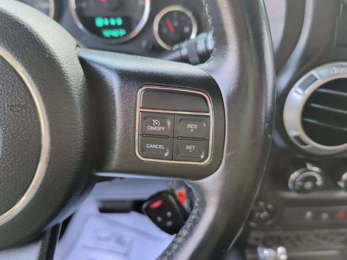 Used 2016 Jeep Wrangler Unlimited Rubicon w/ Connectivity Group AWD/4WD image 22