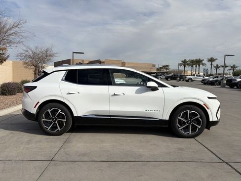 Used 2025 Chevrolet Equinox EV LT w/ Convenience Package image 5