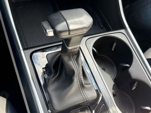 Used 2025 Kia Carnival EX image 28