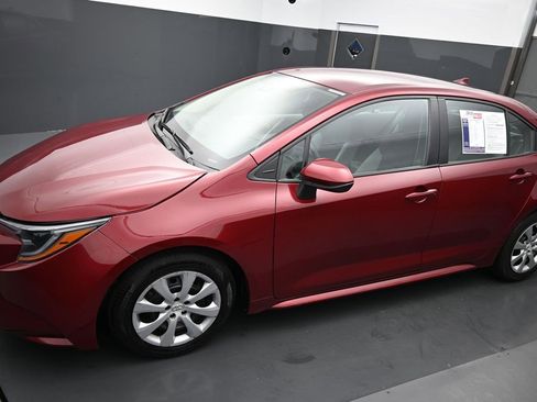 Used 2022 Toyota Corolla LE image 9