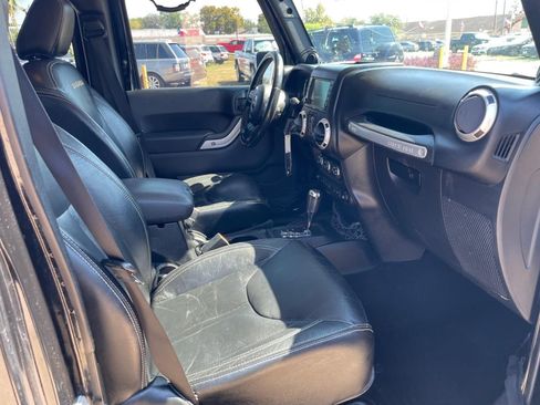 Used 2014 Jeep Wrangler Unlimited Sahara w/ Max Tow Package image 17