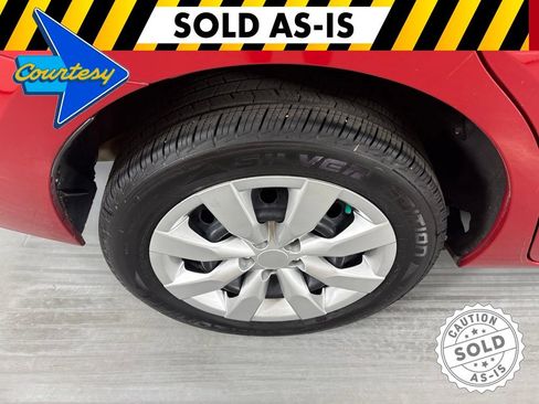 Used 2016 Toyota Corolla LE FWD image 10