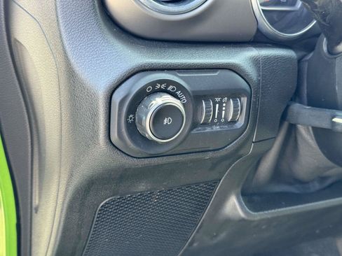 Used 2019 Jeep Wrangler Unlimited Rubicon w/ Cold Weather Group AWD/4WD image 9