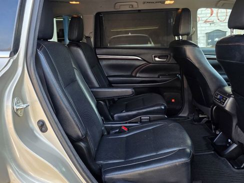 Used 2016 Toyota Highlander Limited Platinum image 12