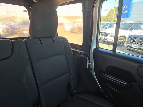Used 2019 Jeep Wrangler Unlimited Sport S image 14