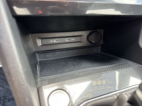 Used 2023 Volkswagen Tiguan SE R-Line image 54