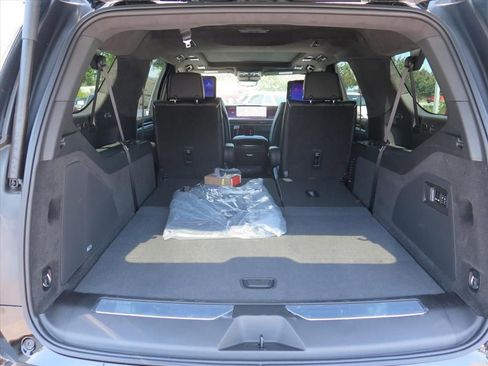 New 2026 Cadillac Escalade ESV Platinum Luxury AWD/4WD image 25