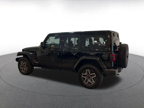 Used 2025 Jeep Wrangler Unlimited Sahara AWD/4WD image 10