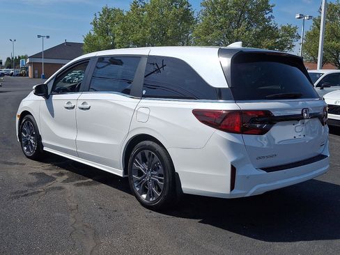 New 2026 Honda Odyssey Touring image 4