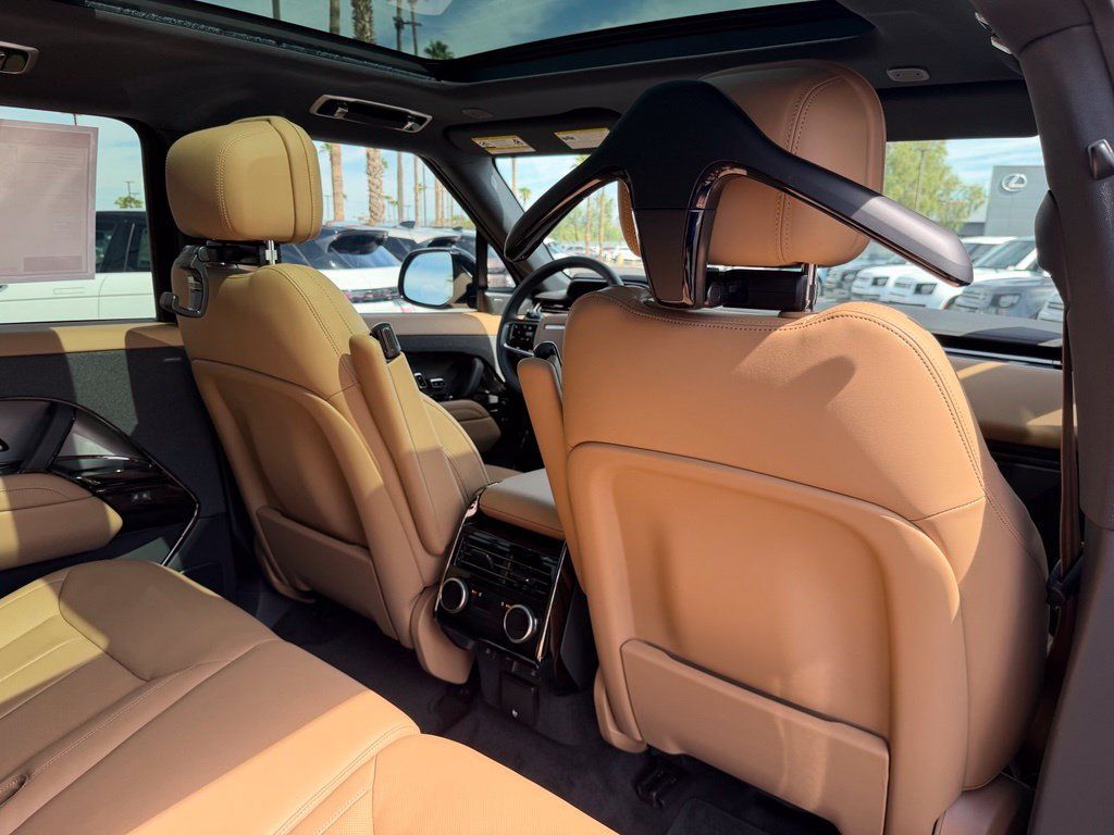 New 2027 Land Rover Range Rover Sport SE AWD/4WD image 9