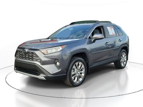 Used 2021 Toyota RAV4 Limited AWD/4WD image 2