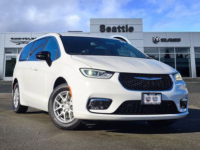 New 2026 Chrysler Pacifica Select