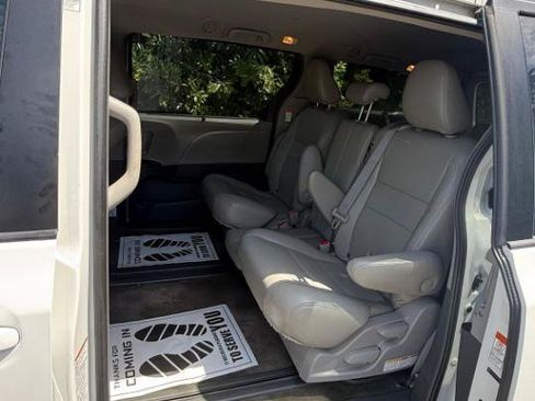 Used 2015 Toyota Sienna LE FWD image 9