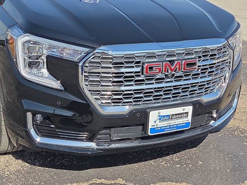 Used 2023 GMC Terrain Denali w/ Black Diamond Edition AWD/4WD image 9
