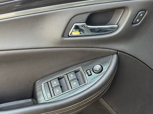 Used 2019 Chevrolet Impala LT w/ LT Convenience Package image 10