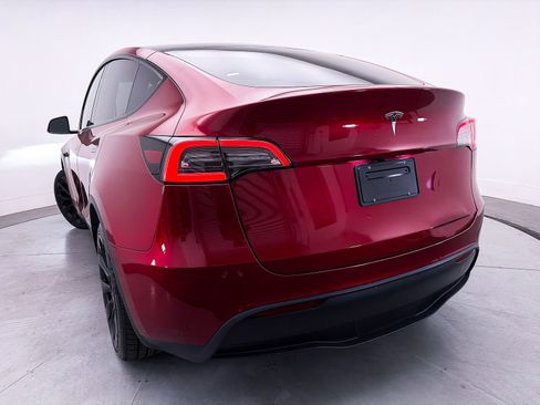 Used 2024 Tesla Model Y 2WD image 8