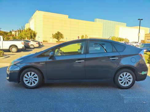 Used 2013 Toyota Prius Plug-In Hybrid image 7