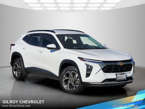 Used 2024 Chevrolet Trax LT w/ Driver Confidence Package FWD image 1
