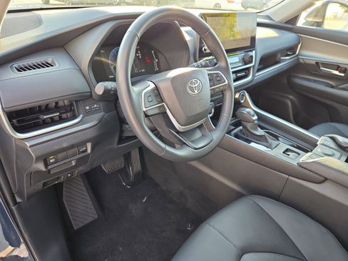Used 2025 Toyota Grand Highlander FWD image 13