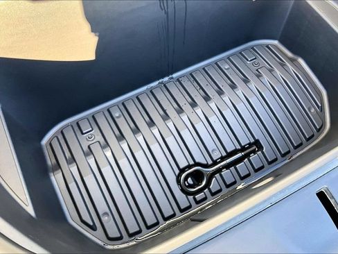 Used 2023 Tesla Model Y Long Range AWD/4WD image 29