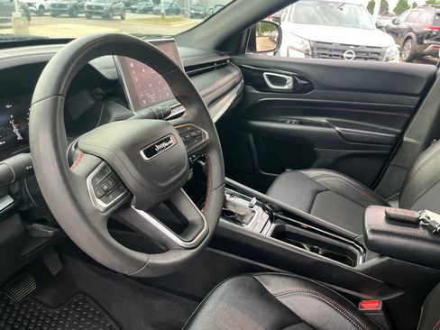Used 2024 Jeep Compass Trailhawk AWD/4WD image 15