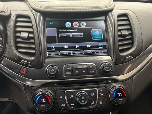 Used 2015 Chevrolet Impala LT w/ Convenience Package image 19