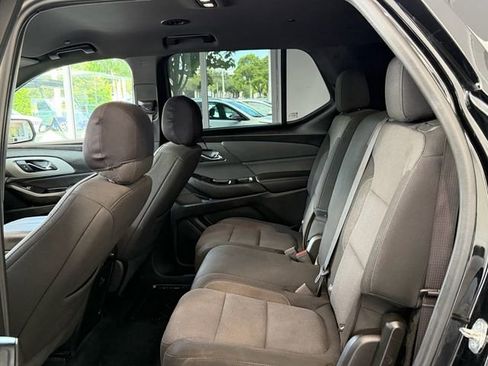 Used 2023 Chevrolet Traverse LT w/ Rear Camera Mirror Package AWD/4WD image 8