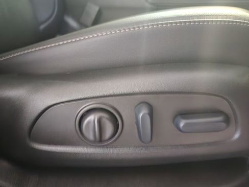 Used 2023 GMC Acadia SLT w/ Technology Package FWD image 22