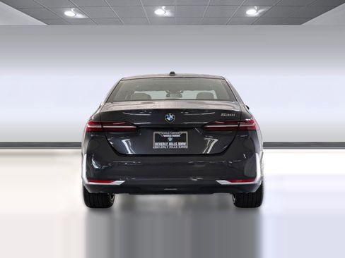 Used 2026 BMW 530i w/ Premium Package image 10